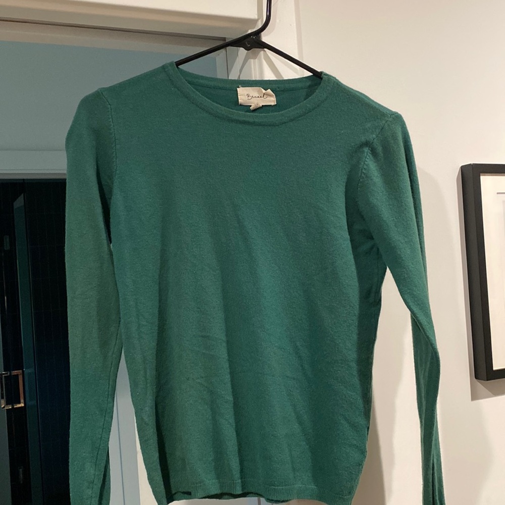 Green long sleeve sweater! Size small. Incredibly soft!